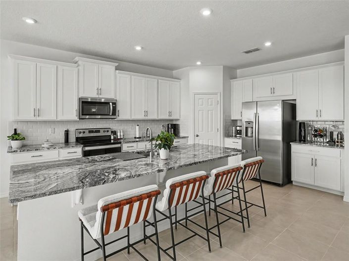 Image No.12-4 Bed House for sale