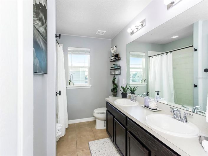 Image No.25-4 Bed House for sale