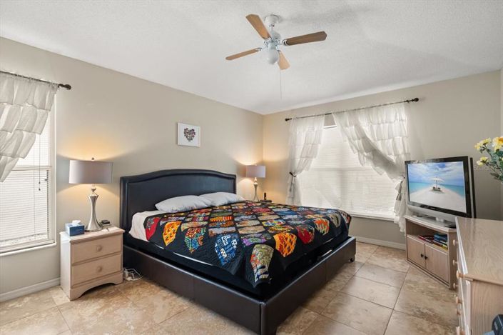 Image No.24-5 Bed House for sale