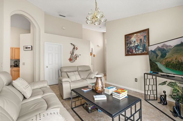 Image No.4-5 Bed House for sale