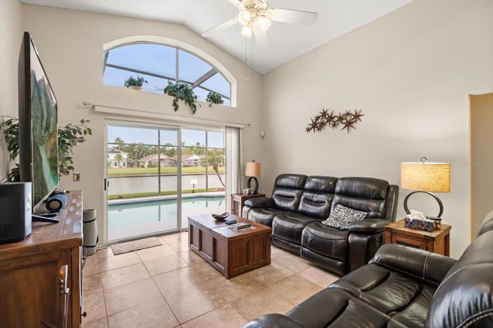 Image No.6-5 Bed House for sale