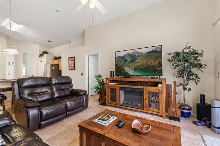 Image No.7-5 Bed House for sale