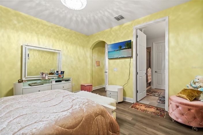 Image No.34-5 Bed House for sale