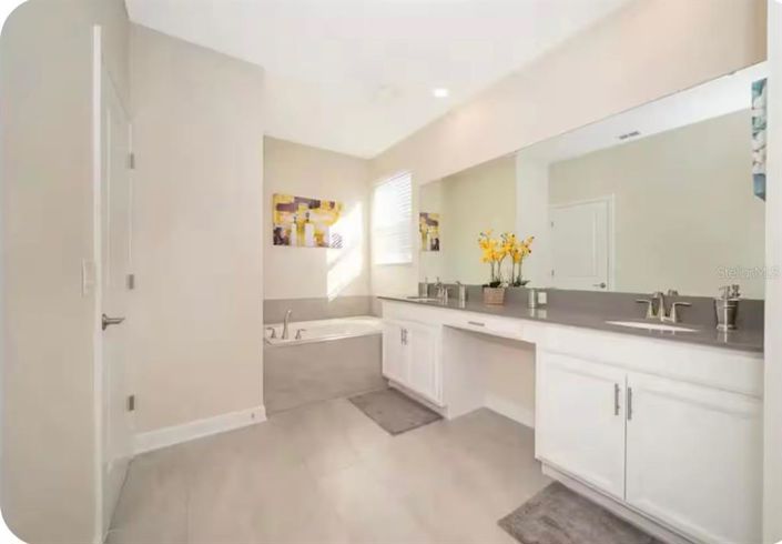 Image No.8-5 Bed House for sale