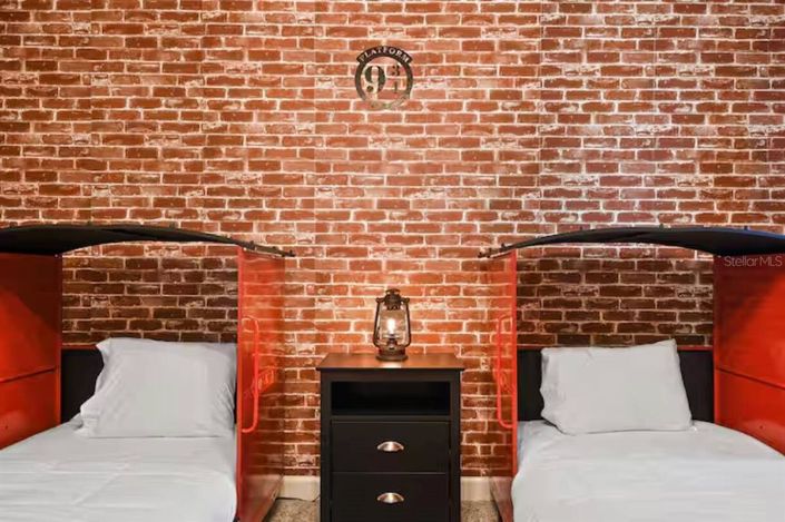 Image No.40-8 Bed House for sale