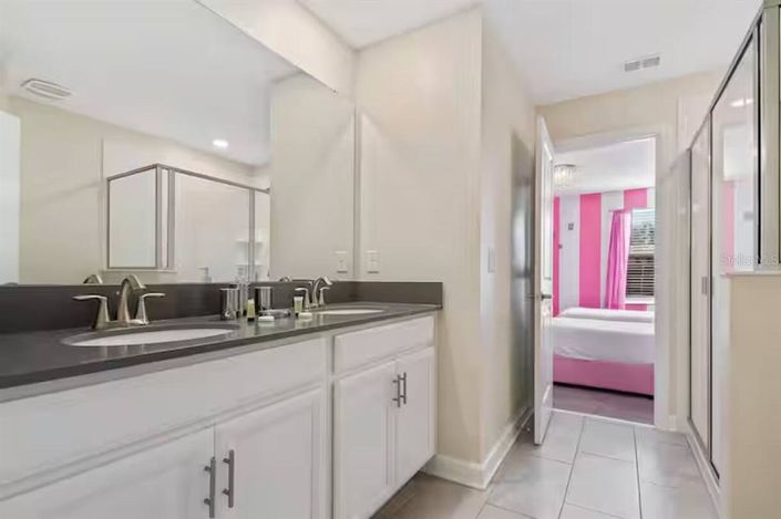 Image No.43-8 Bed House for sale