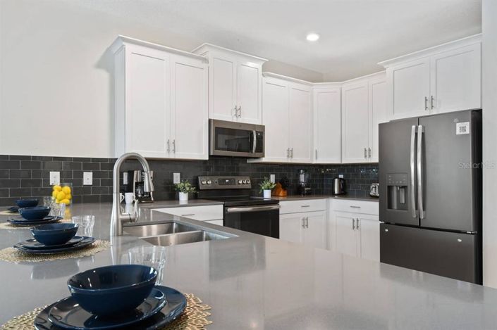 Image No.8-8 Bed House for sale