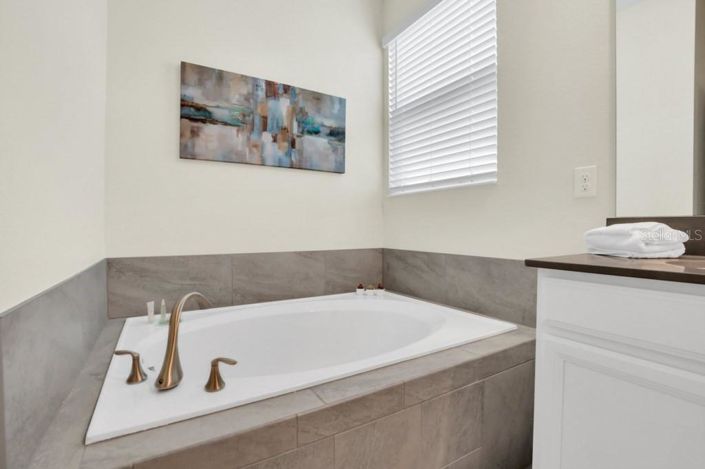 Image No.34-5 Bed House for sale