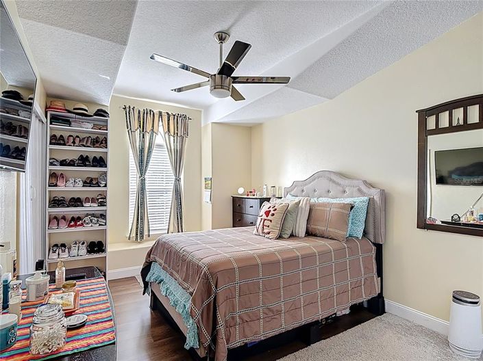 Image No.44-5 Bed House for sale