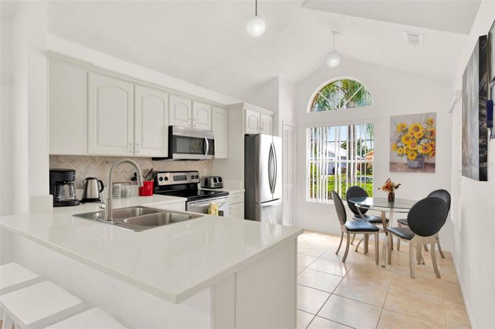 Image No.6-4 Bed House for sale