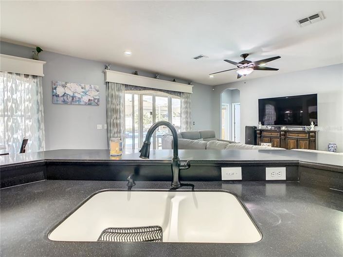 Image No.19-5 Bed House for sale