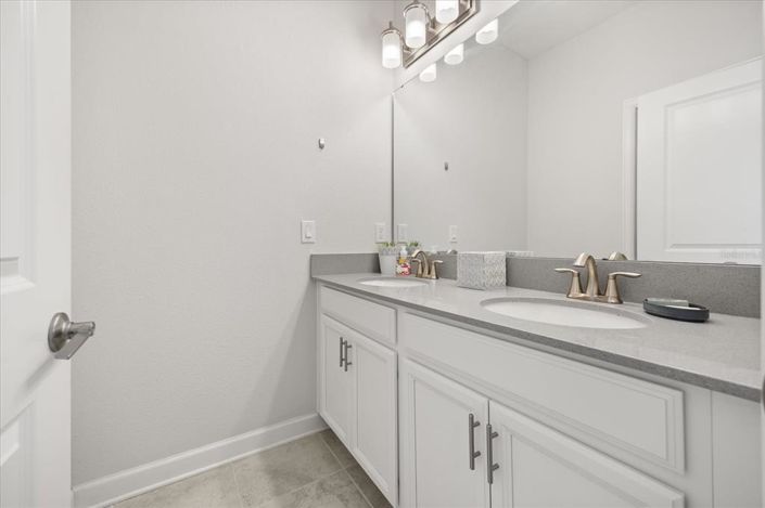 Image No.18-4 Bed House for sale