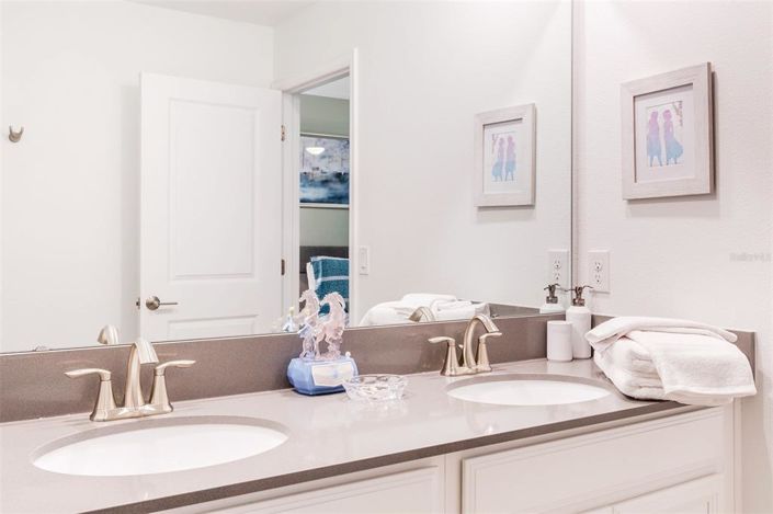 Image No.30-8 Bed House for sale