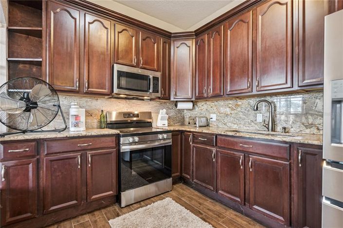 Image No.18-4 Bed House for sale