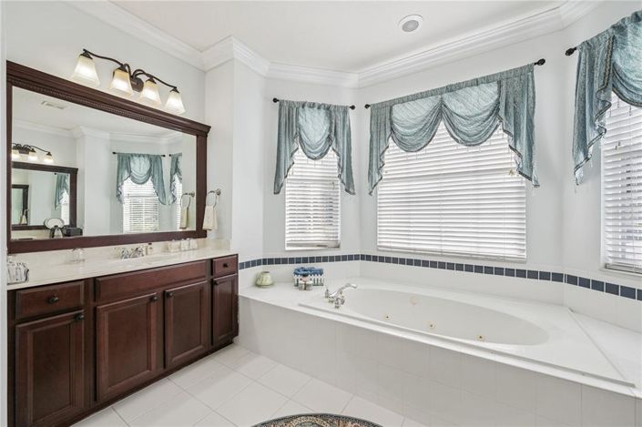 Image No.26-4 Bed House for sale