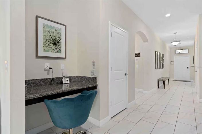 Image No.4-6 Bed House for sale