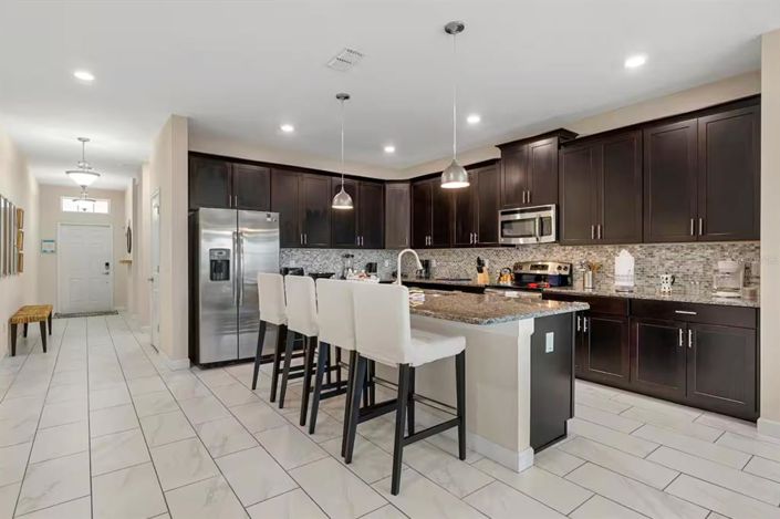 Image No.7-6 Bed House for sale