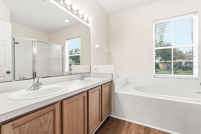 Image No.17-3 Bed House for sale