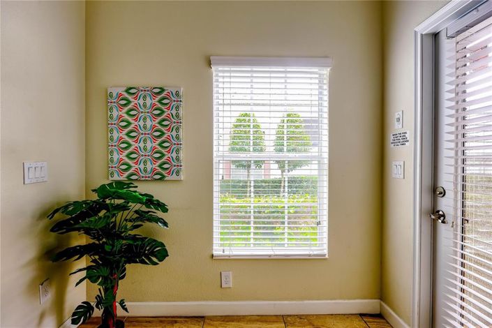 Image No.20-5 Bed Townhouse for sale