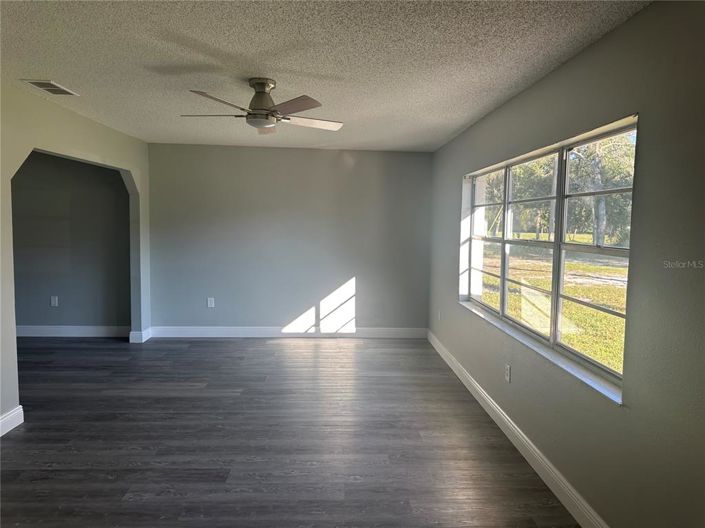 Image No.15-3 Bed House for sale