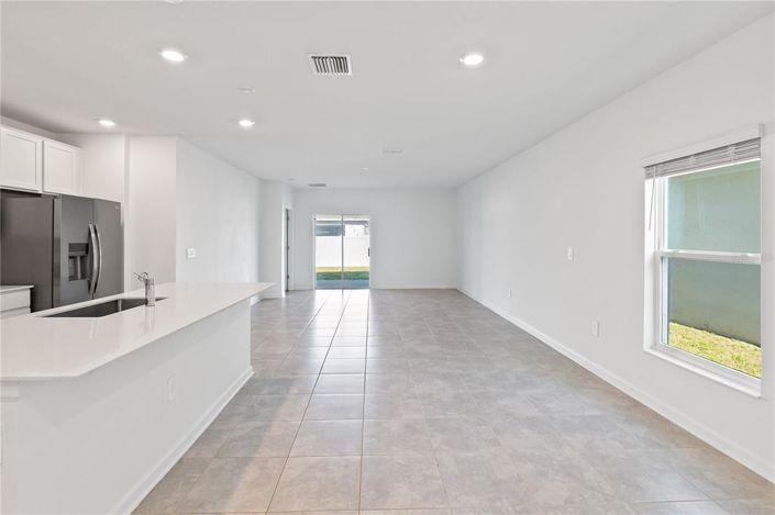 Image No.7-5 Bed House for sale