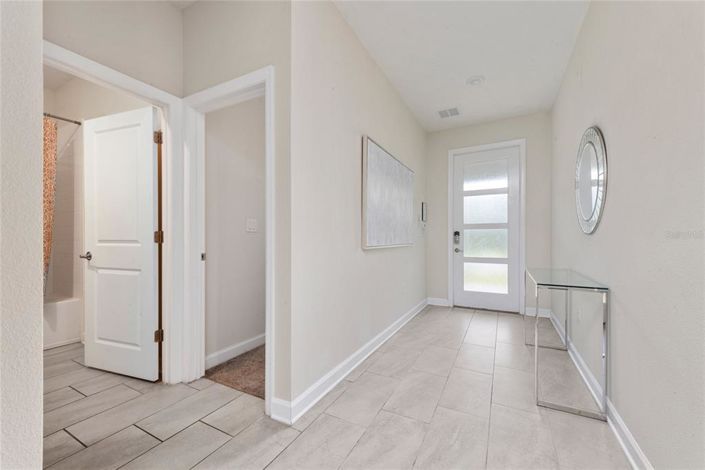 Image No.8-5 Bed House for sale