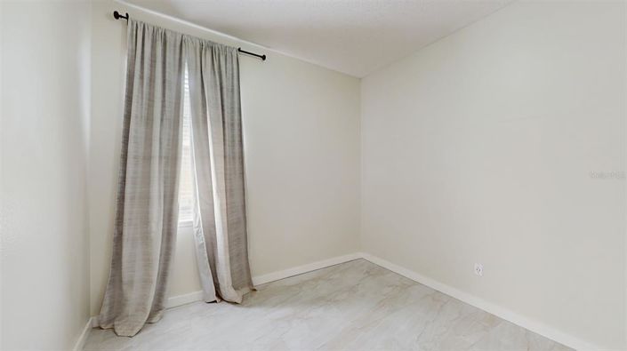 Image No.18-4 Bed House for sale