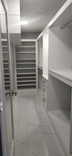 Image No.11-3 Bed House for sale