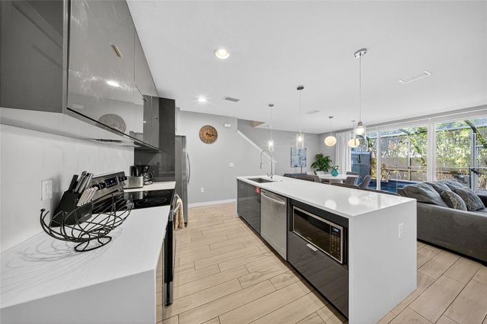 Image No.16-4 Bed Townhouse for sale