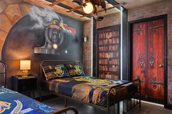 Image No.41-8 Bed House for sale