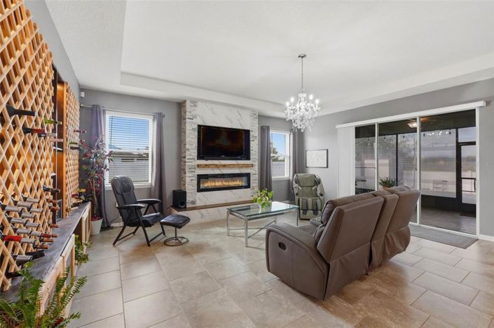 Image No.17-4 Bed House for sale