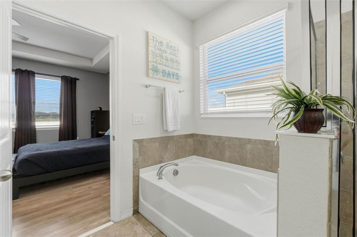 Image No.37-4 Bed House for sale