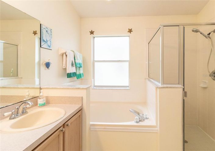 Image No.18-4 Bed House for sale