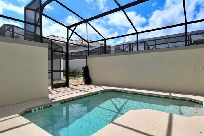 Image No.18-5 Bed Townhouse for sale