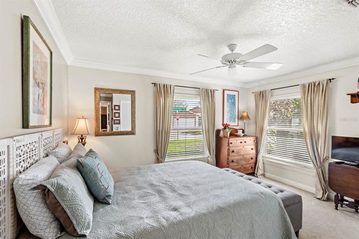 Image No.10-3 Bed House for sale