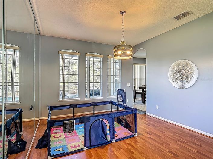 Image No.20-4 Bed House for sale