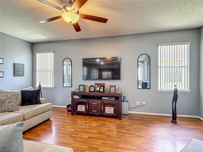 Image No.24-4 Bed House for sale