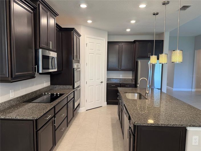 Image No.17-4 Bed House for sale