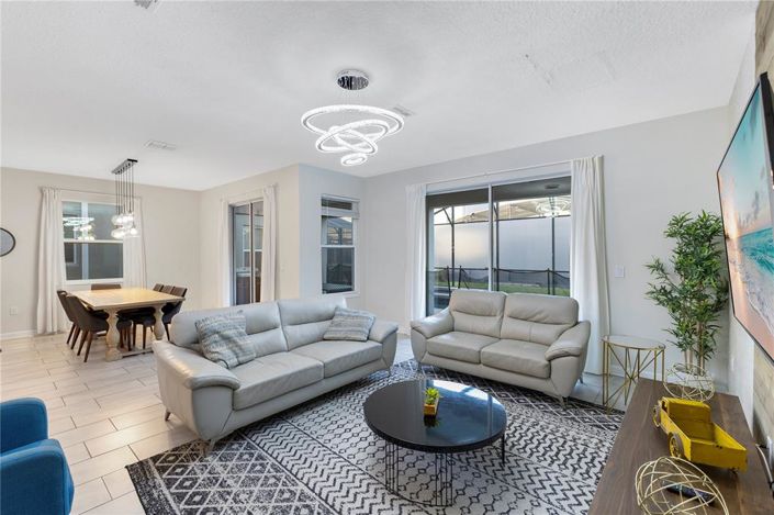 Image No.4-6 Bed House for sale