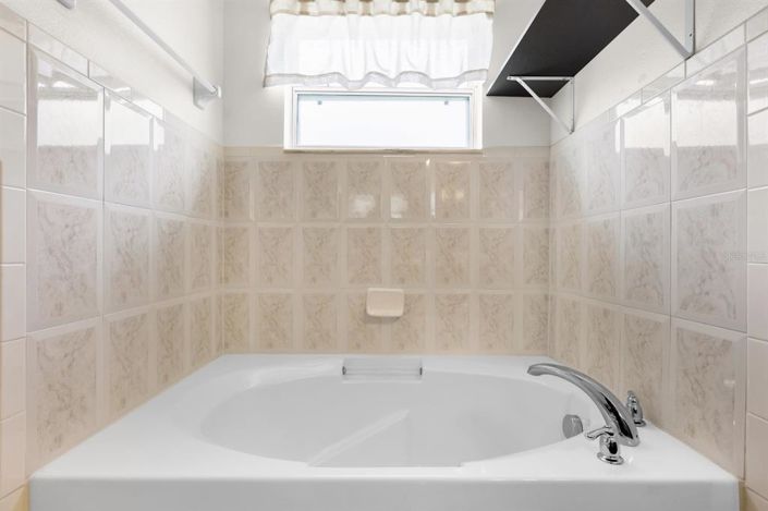 Image No.25-4 Bed House for sale