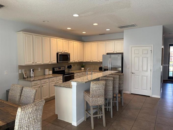 Image No.3-8 Bed House for sale