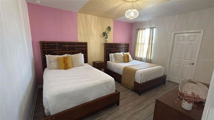 Image No.35-8 Bed House for sale