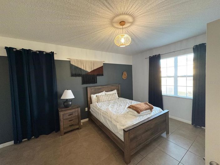 Image No.8-8 Bed House for sale