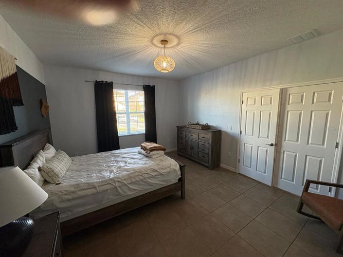 Image No.9-8 Bed House for sale