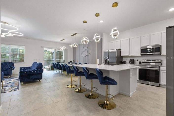 Image No.5-12 Bed House for sale