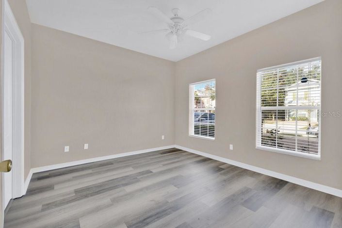 Image No.10-4 Bed Townhouse for sale