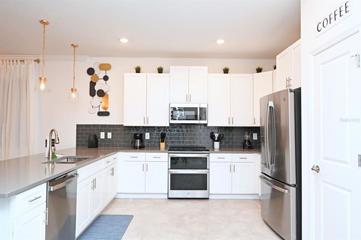 Image No.24-8 Bed House for sale