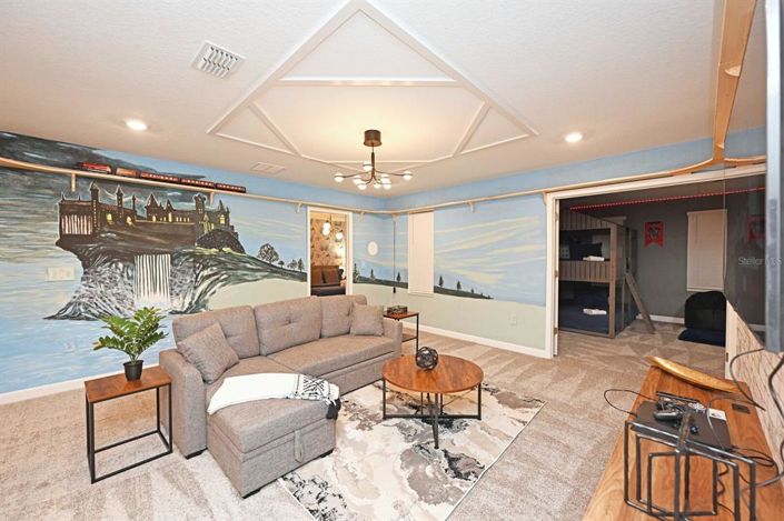 Image No.56-8 Bed House for sale