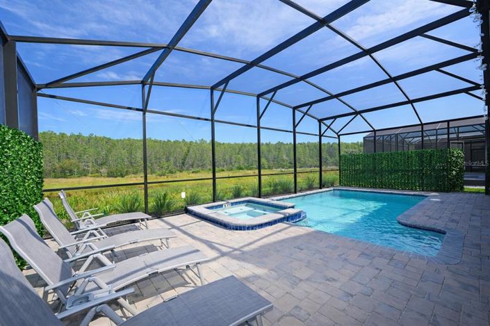 Image No.6-8 Bed House for sale