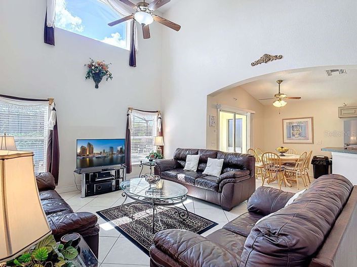 Image No.10-5 Bed House for sale